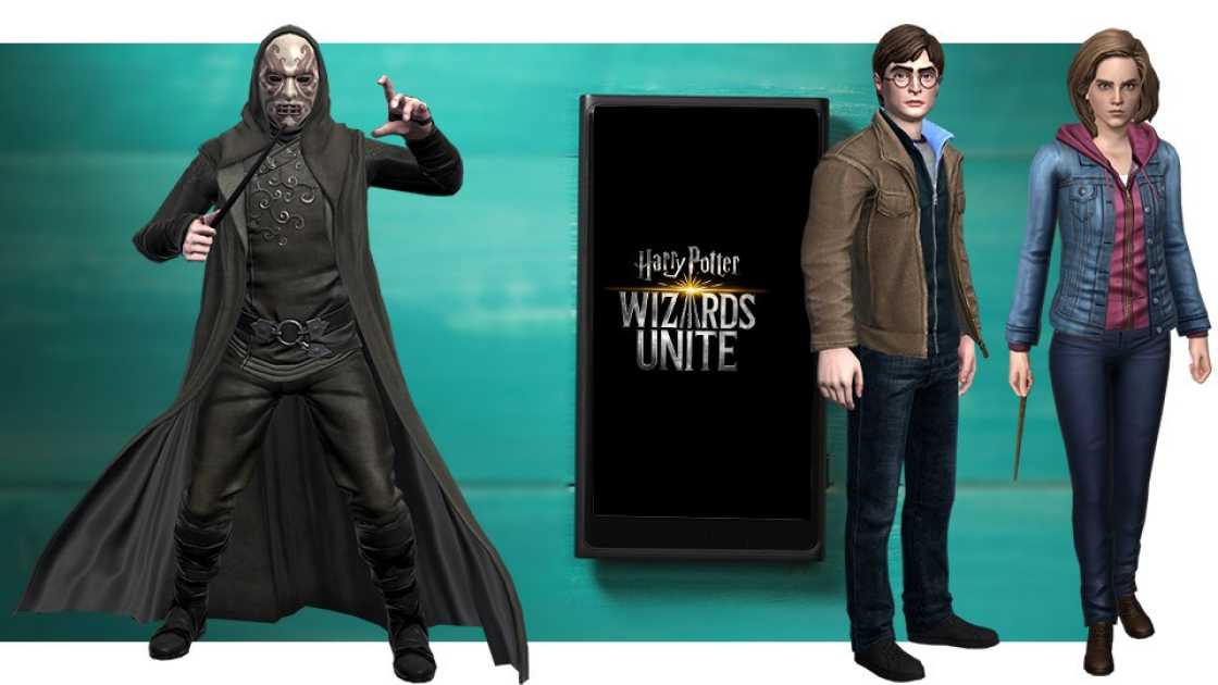 Harry Potter: Wizards Unite game on a smartphone with Harry Potter and Hermione Granger looking on